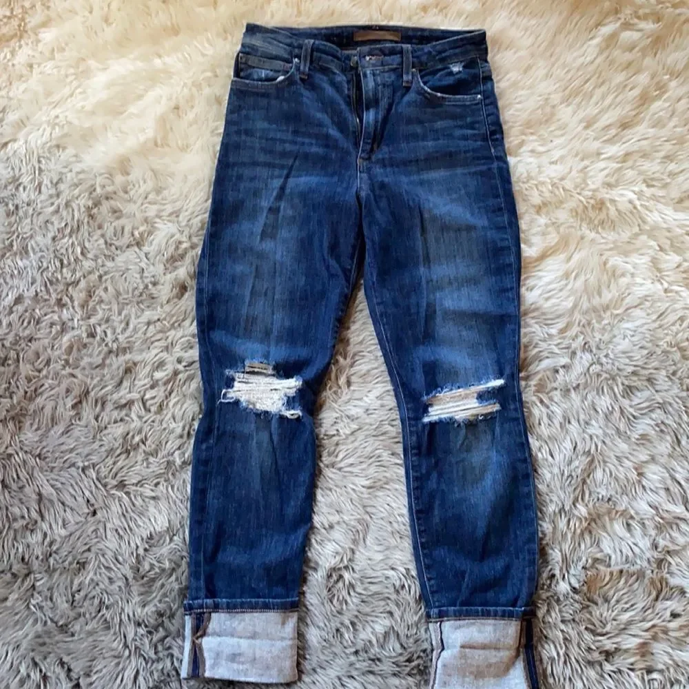 Joe’s Jeans 26 Regina Pant. Distressed denim.